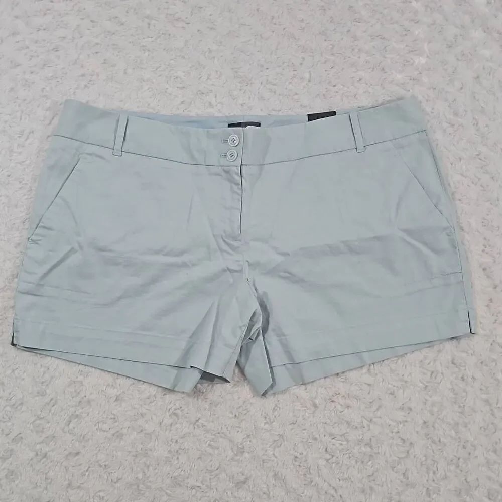 The limited women's size14 light blue, easy short chino short 4' inseam NWT